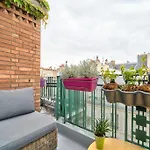 Appartement Spacieux Avec Balcon / Batignolles