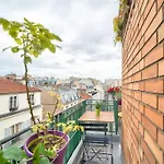 Appartement Spacieux Avec Balcon / Batignolles