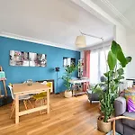 Appartement Spacieux Avec Balcon / Batignolles
