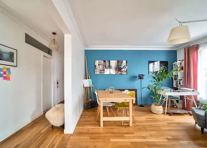 Appartement Spacieux Avec Balcon / Batignolles